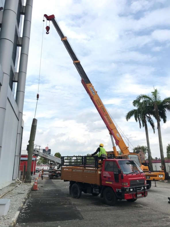 Projek tebang dan potong pokok Bomoh Pokok, gambar 13 daripada 94