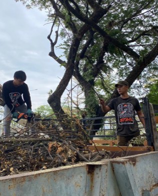 Projek tebang dan potong pokok Bomoh Pokok, gambar 60 daripada 94